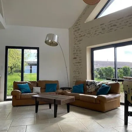 Дом отдыха Domaine Des Bevy, Calme, Verdure Et Chevaux